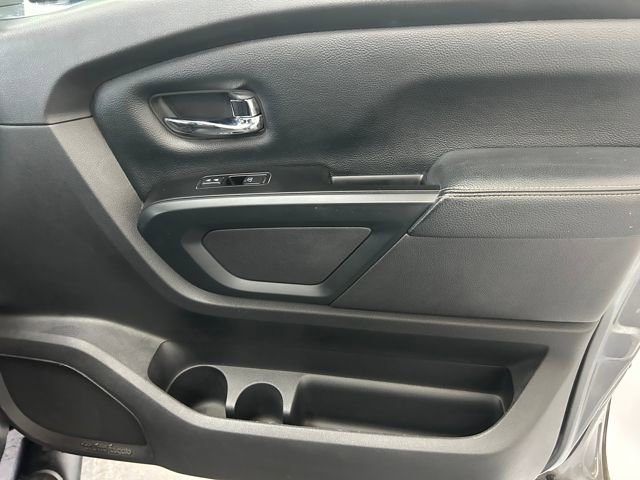 Used 2018 Nissan Titan SL w/ Midnight Edition image 30