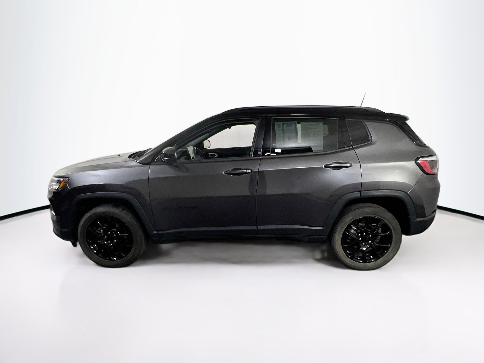 Used 2022 Jeep Compass Altitude w/ Sun and Sound Group image 8