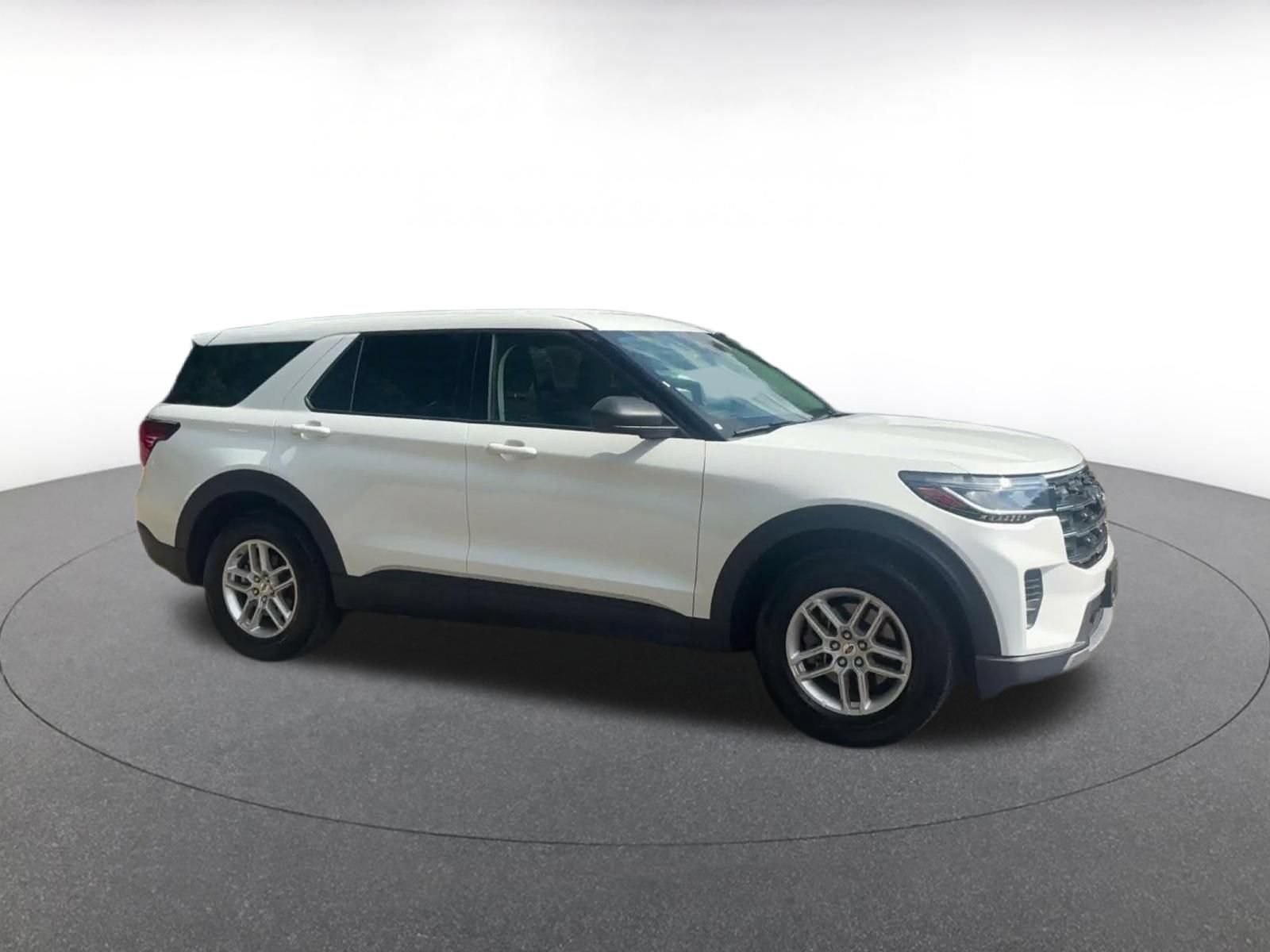 Used 2026 Ford Explorer Active AWD/4WD image 2