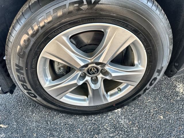 Used 2023 Toyota Highlander XLE image 19