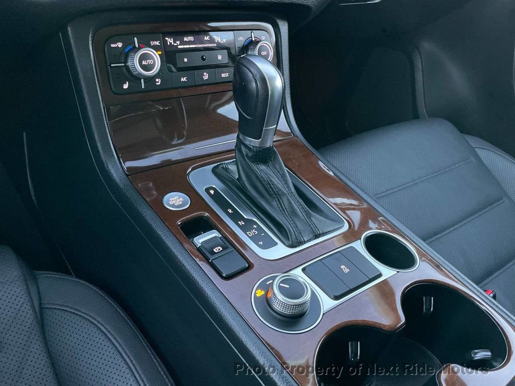 Used 2016 Volkswagen Touareg VR6 image 20