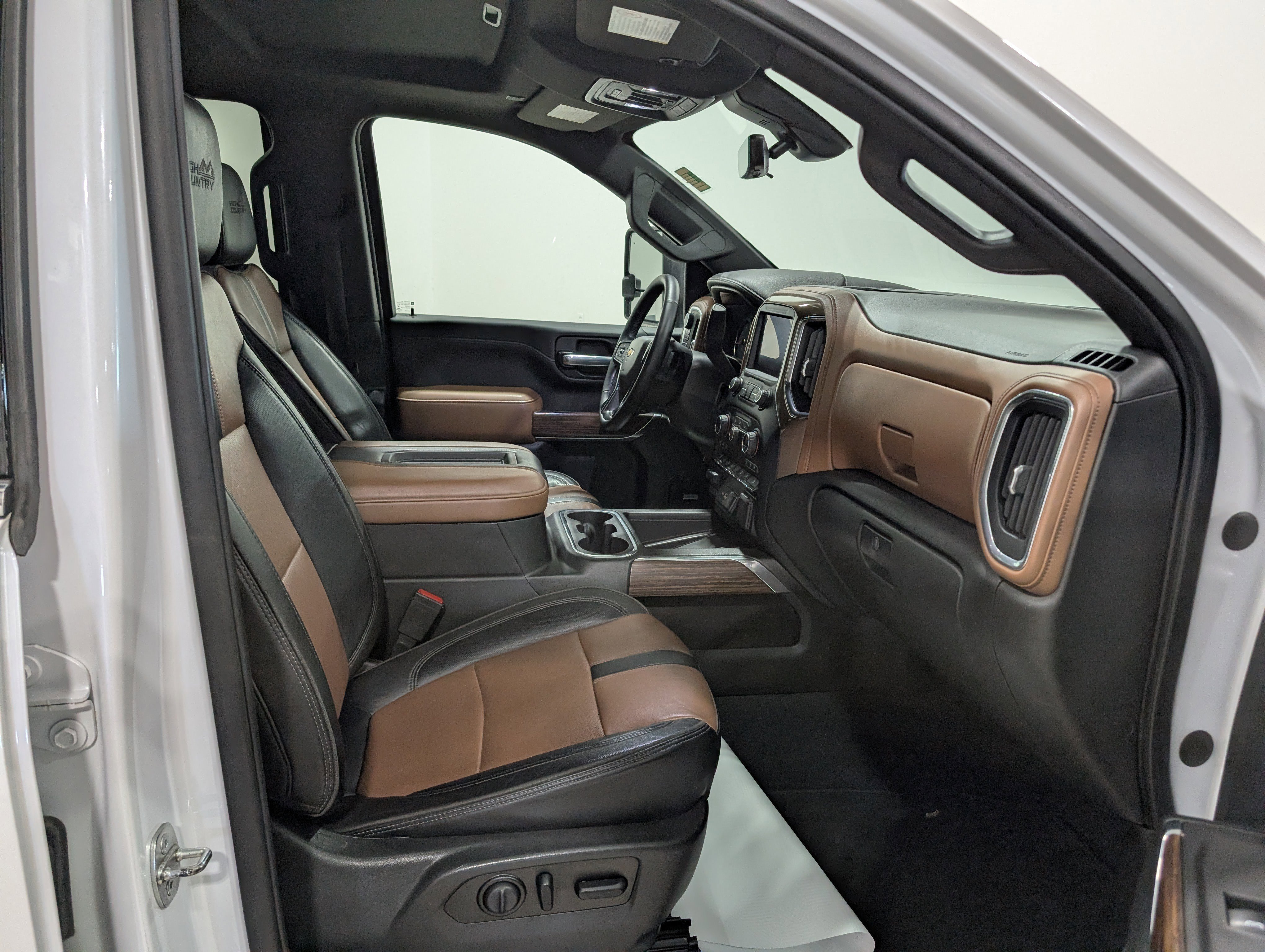 Used 2021 Chevrolet Silverado 2500 High Country w/ Technology Package AWD/4WD image 20