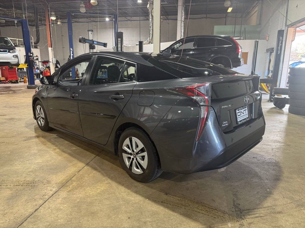 Used 2017 Toyota Prius Three w/ Advanced Technology Package image 4
