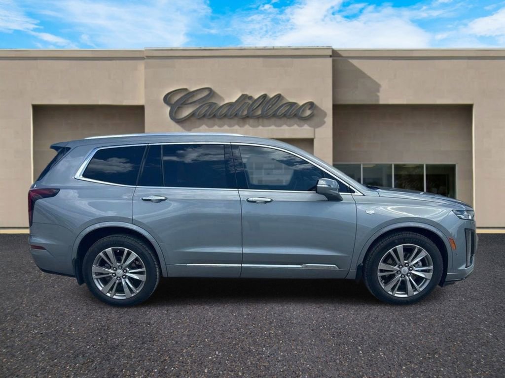 Used 2023 Cadillac XT6 Premium Luxury w/ Technology Package image 2