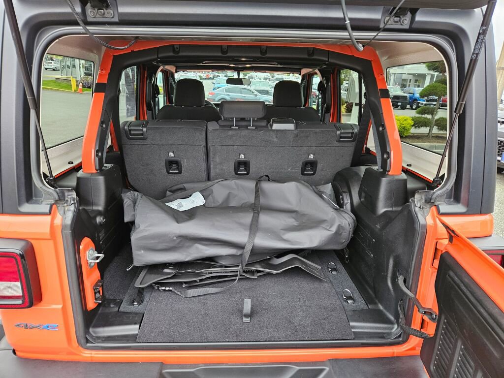 Used 2023 Jeep Wrangler Unlimited AWD/4WD image 13