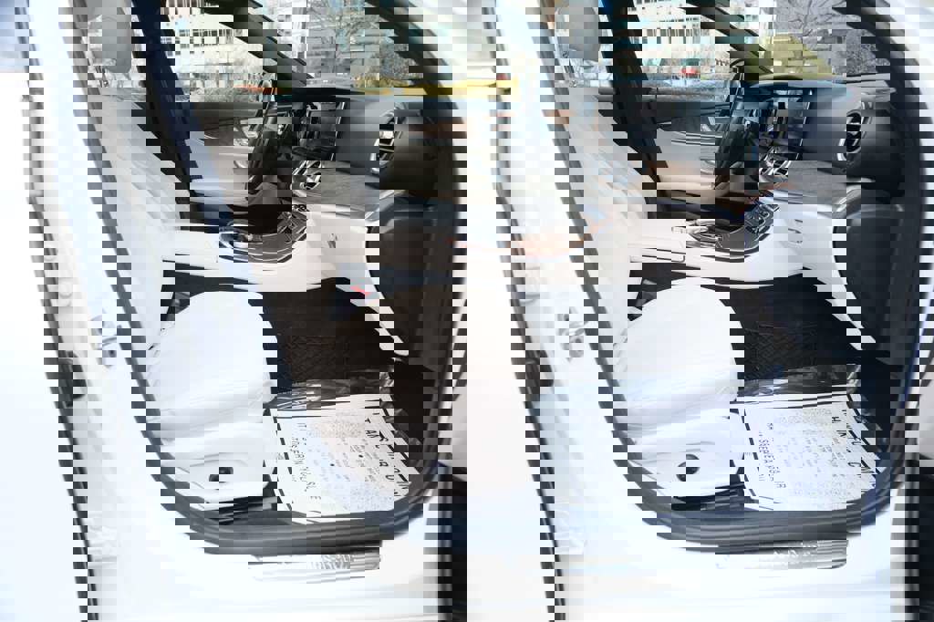 Used 2018 Mercedes-Benz E 300 w/ Premium 3 Package (Q03) image 34