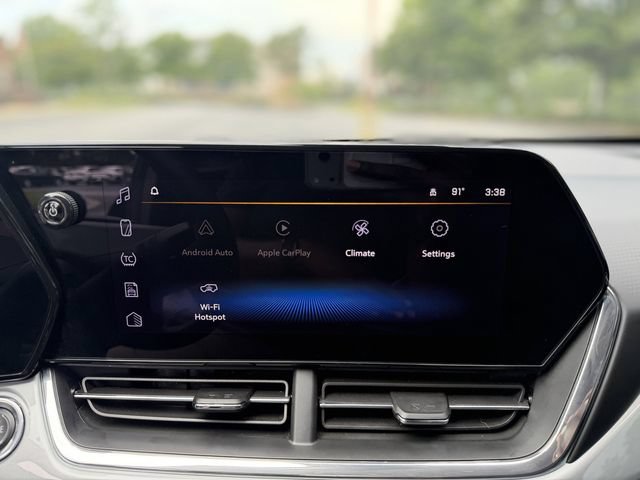 Used 2025 Chevrolet Trax LT w/ Driver Confidence Package FWD image 18