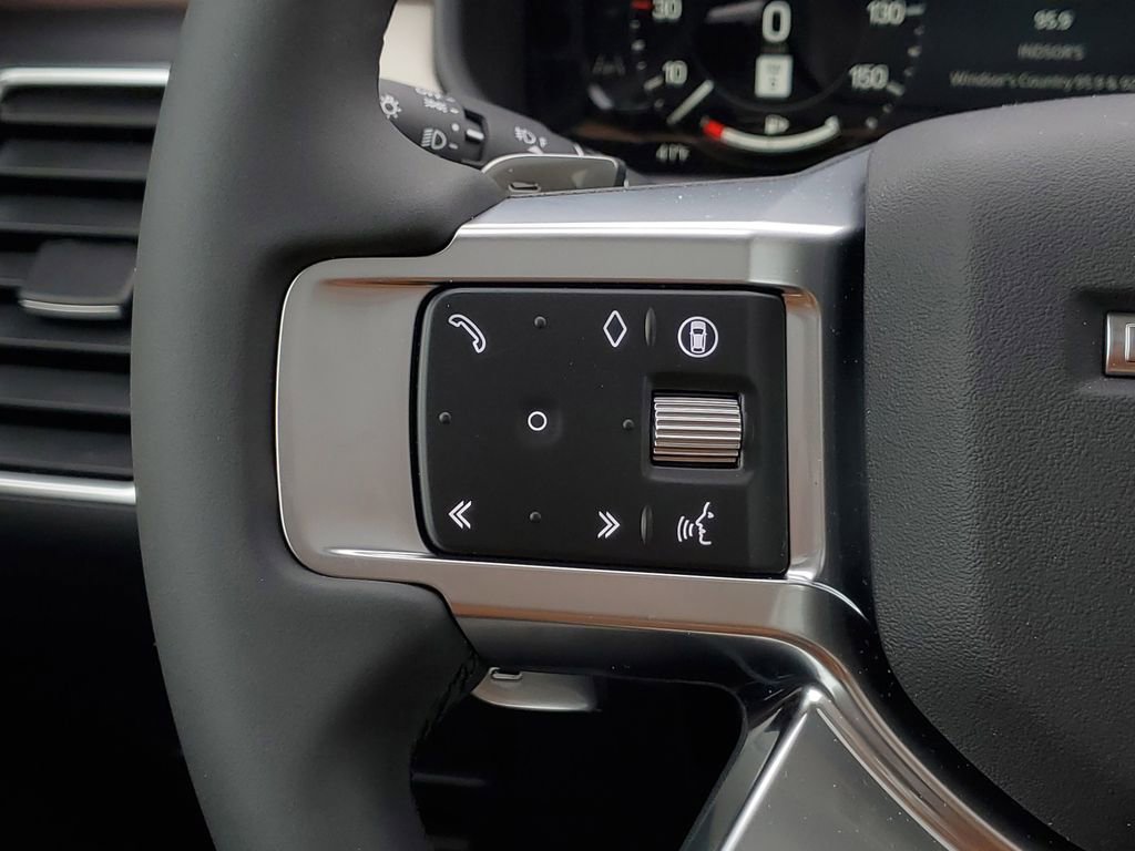 New 2026 Land Rover Discovery Dynamic SE image 18