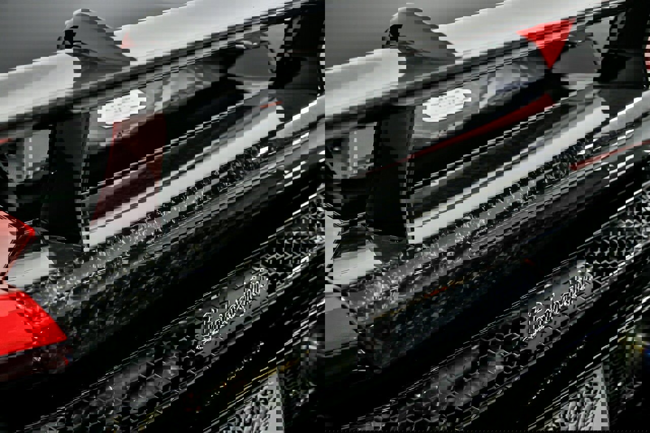 Used 2021 Lamborghini Huracan EVO image 18