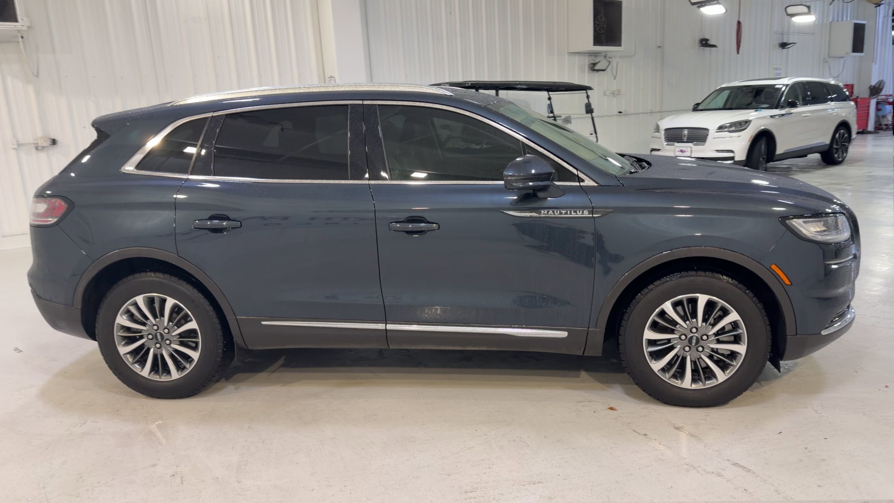 Used 2023 Lincoln Nautilus AWD w/ Premium Package image 2