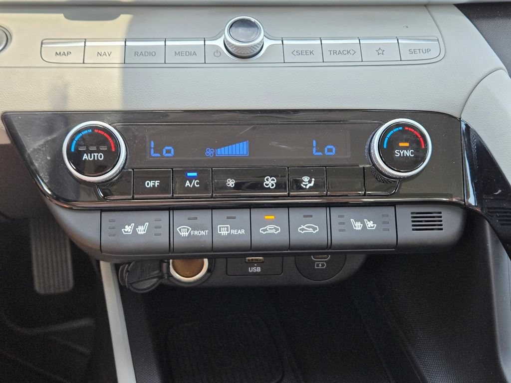 Certified 2025 Hyundai Elantra Limited FWD image 27