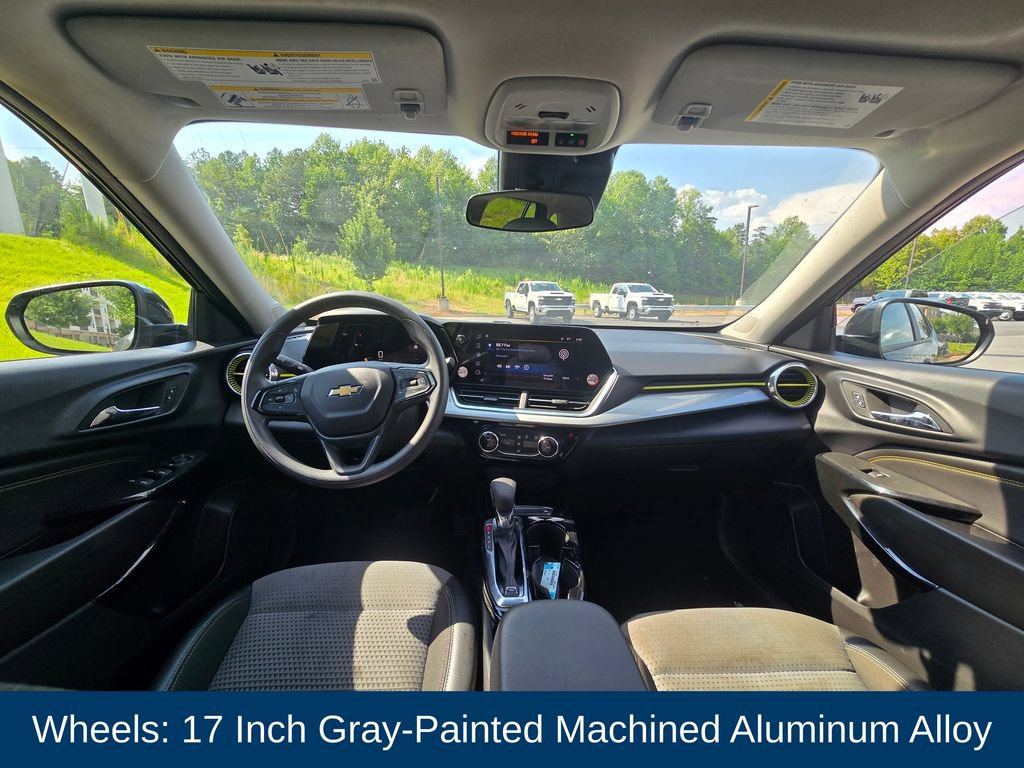 Used 2025 Chevrolet Trax LT FWD image 16