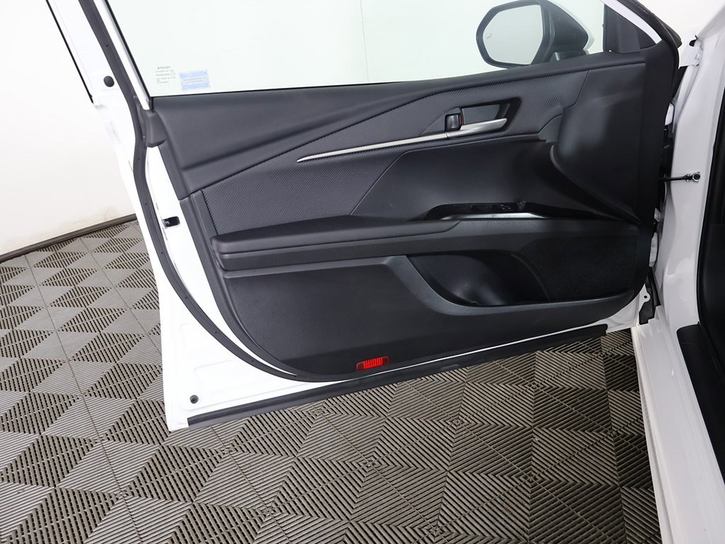 Used 2025 Toyota Camry SE image 19