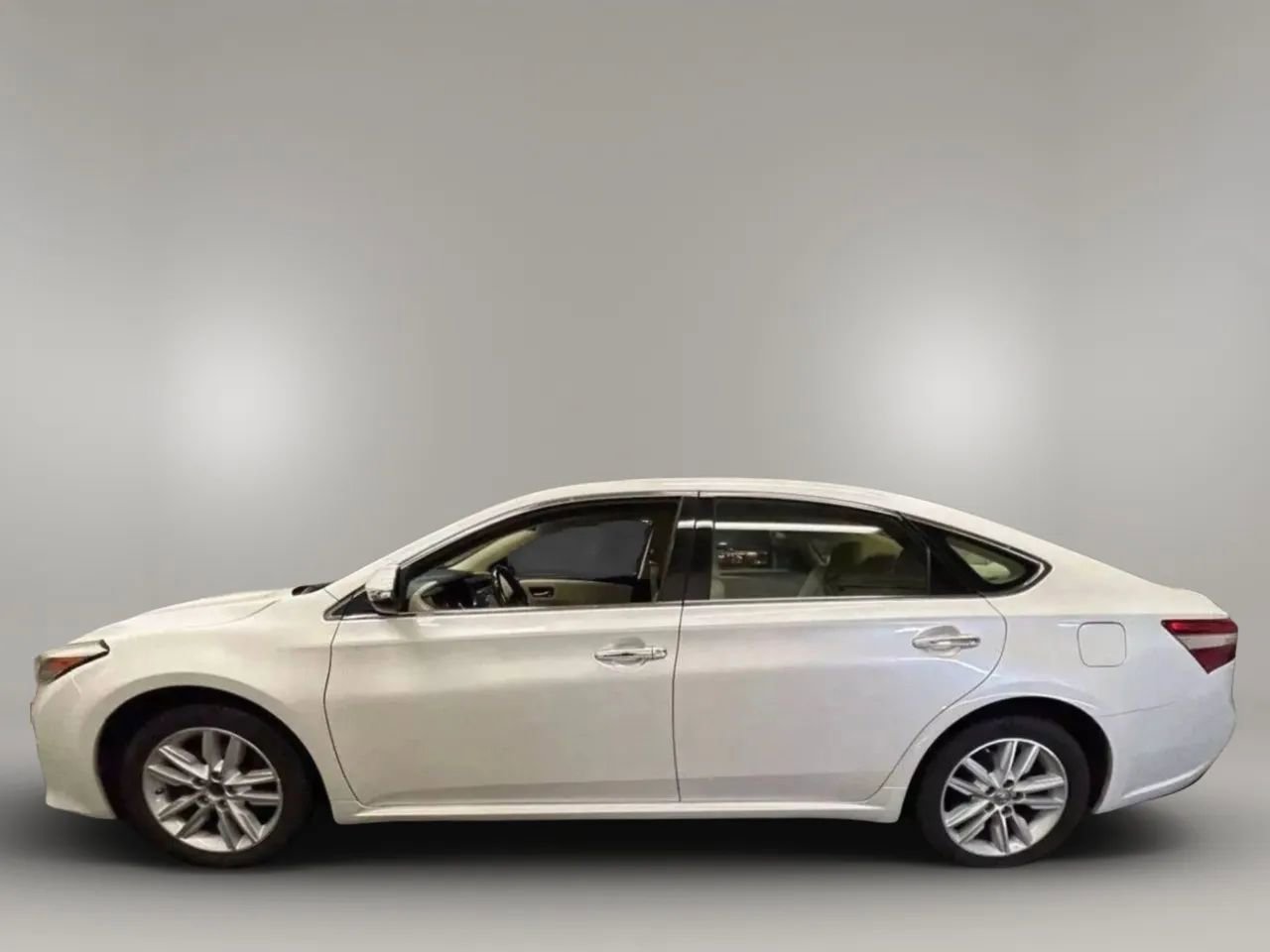 Used 2014 Toyota Avalon XLE image 2