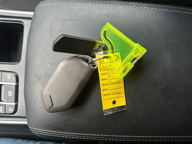 Used 2024 Kia Sorento LX image 29