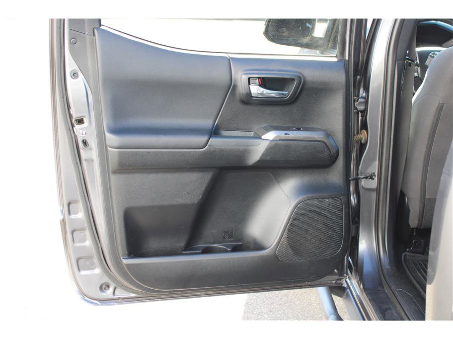 Used 2017 Toyota Tacoma TRD Off-Road w/ Tow Package image 11