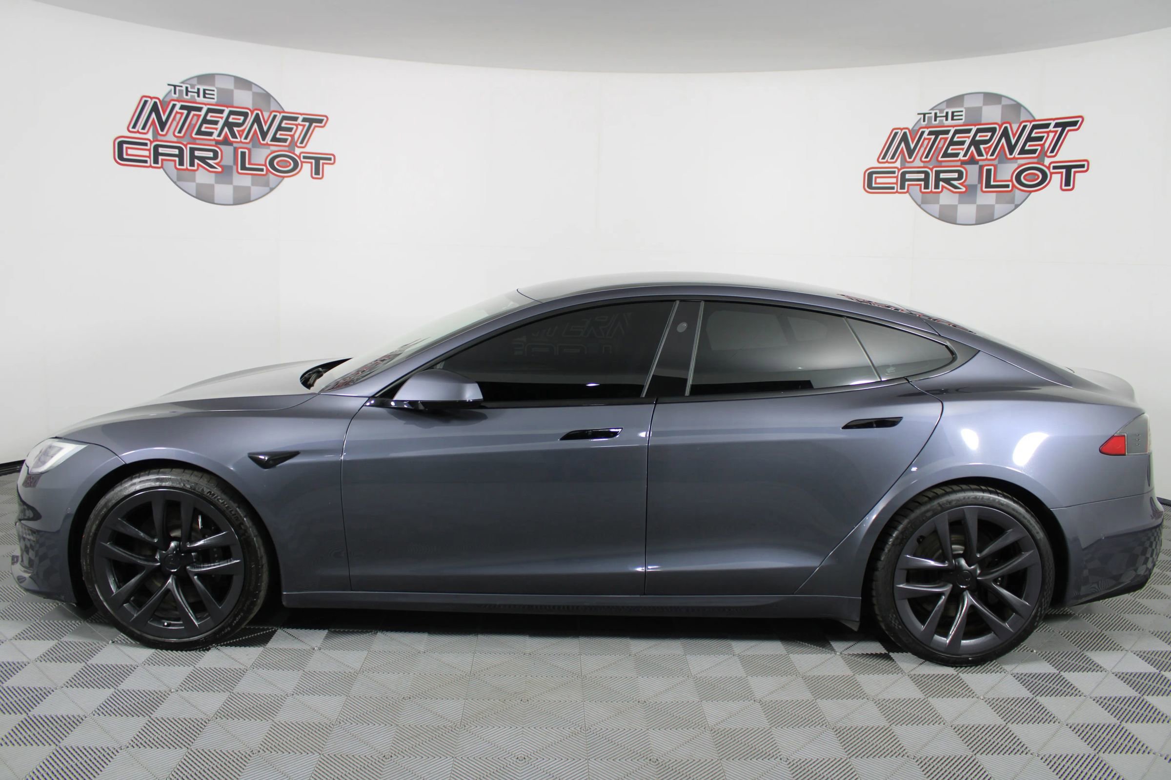 Used 2021 Tesla Model S Plaid image 4