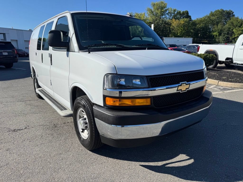 Used 2025 Chevrolet Express 2500 w/ Driver Convenience Package RWD image 9