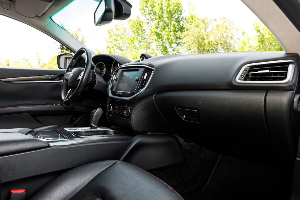 Used 2016 Maserati Ghibli image 13
