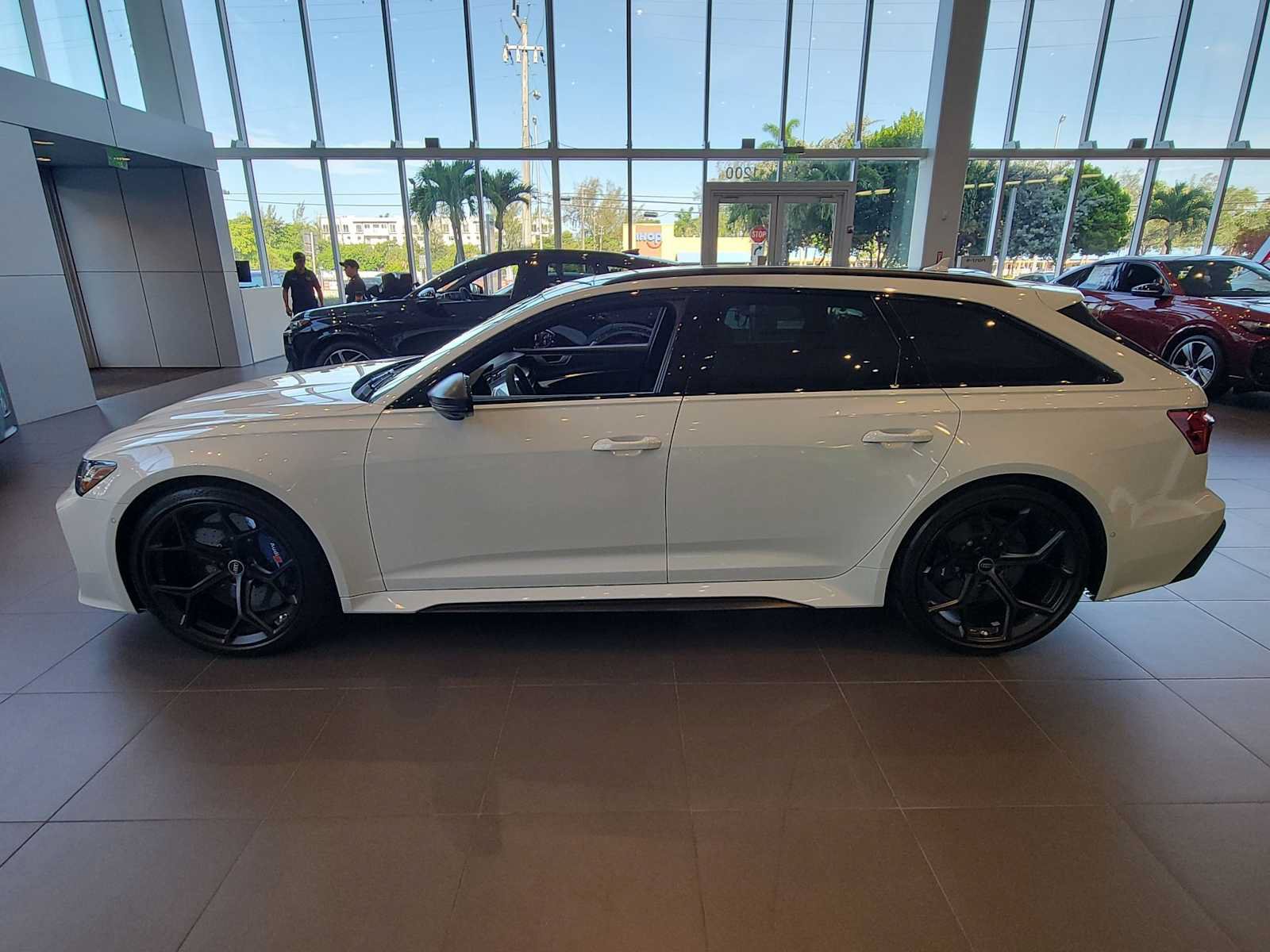Certified 2025 Audi RS 6 performance AWD/4WD image 3