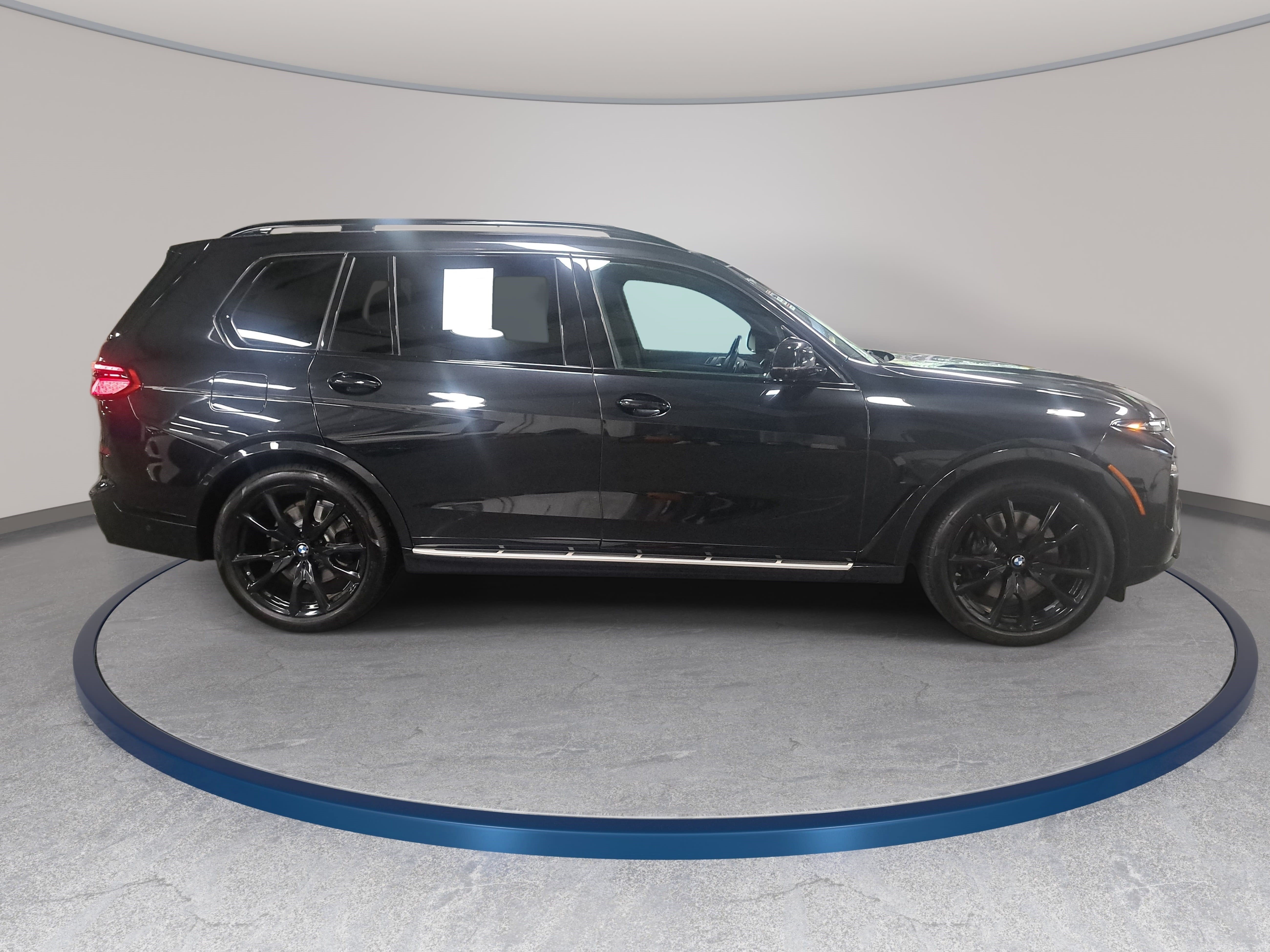 Used 2023 BMW X7 xDrive40i w/ Executive Package AWD/4WD image 4