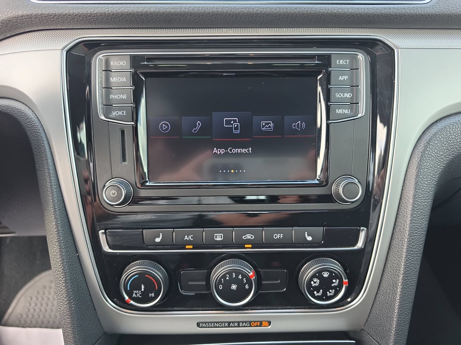 Used 2019 Volkswagen Passat 2.0T Wolfsburg FWD image 17
