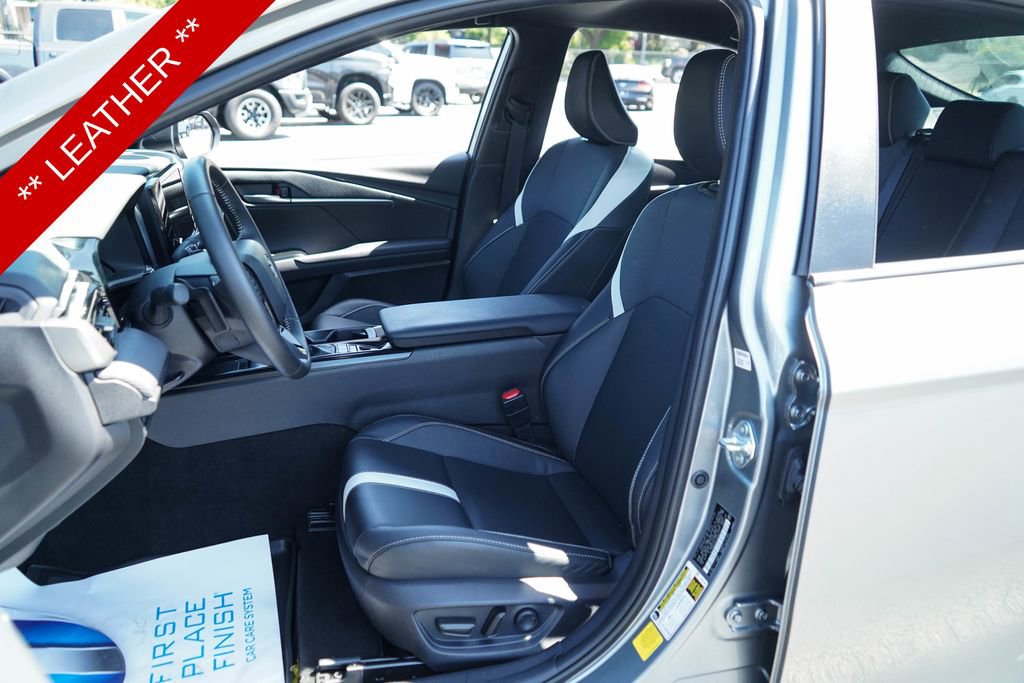 Used 2025 Toyota Camry SE w/ Convenience Package FWD image 6