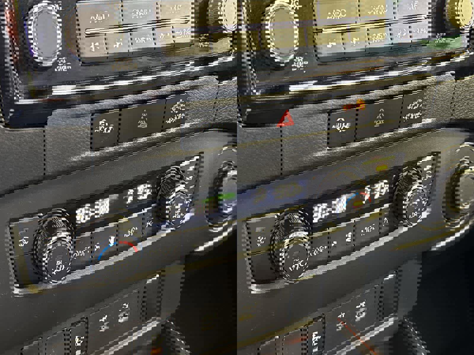 Used 2024 Nissan Frontier PRO-4X w/ Technology Package image 19