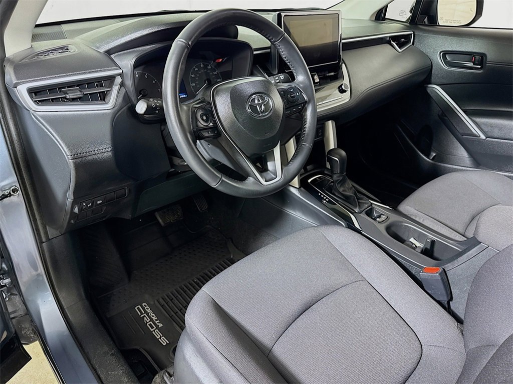 Used 2024 Toyota Corolla Cross LE image 7
