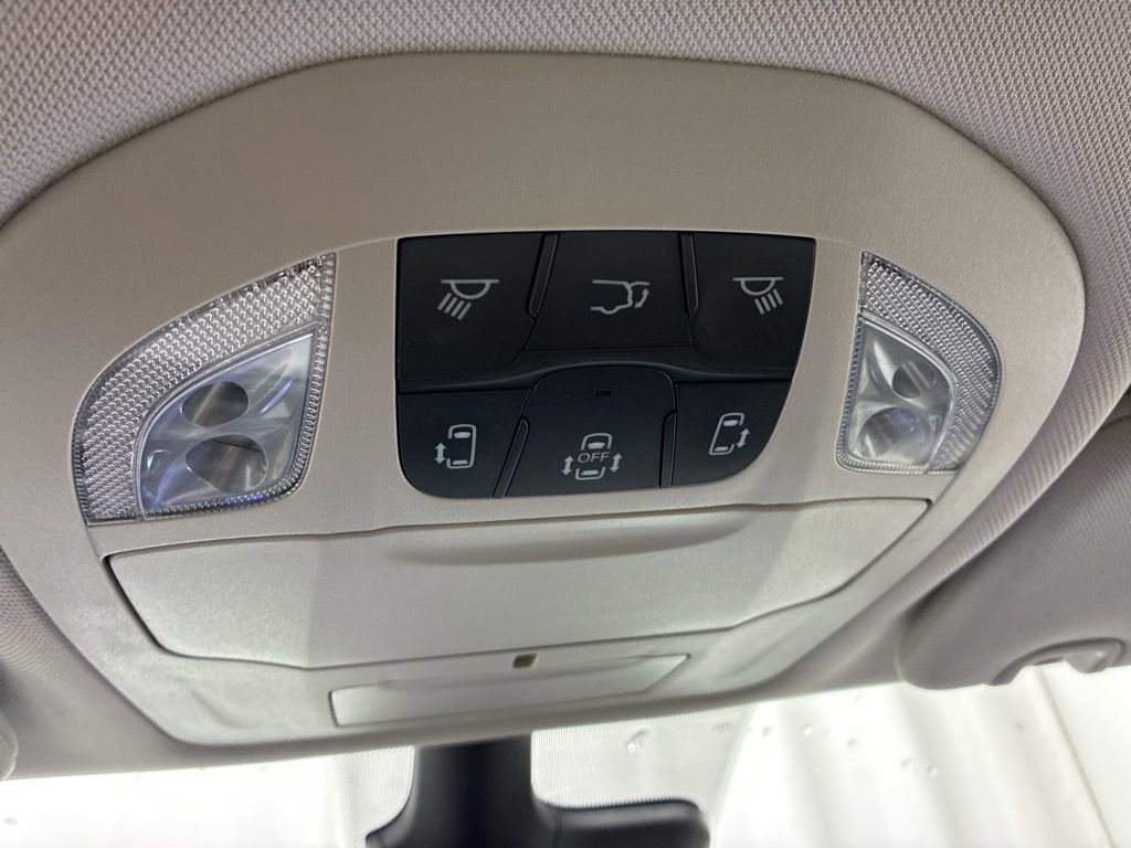 Used 2023 Chrysler Pacifica Touring-L image 14
