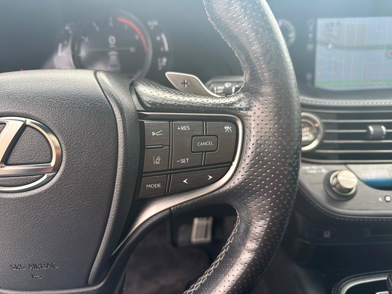 Used 2018 Lexus LS 500 F Sport w/ Accessory Package (Z2) AWD/4WD image 19