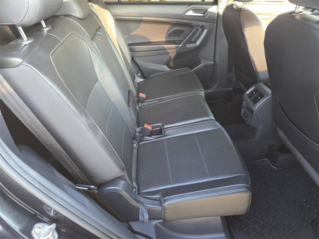 Used 2020 Volkswagen Tiguan SE image 16