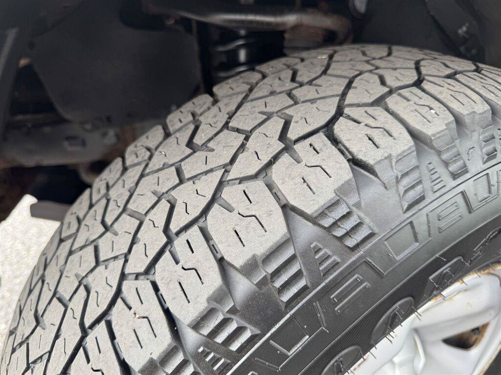 Used 2013 Toyota Tacoma 4x4 Access Cab w/ SR5 Pkg image 10