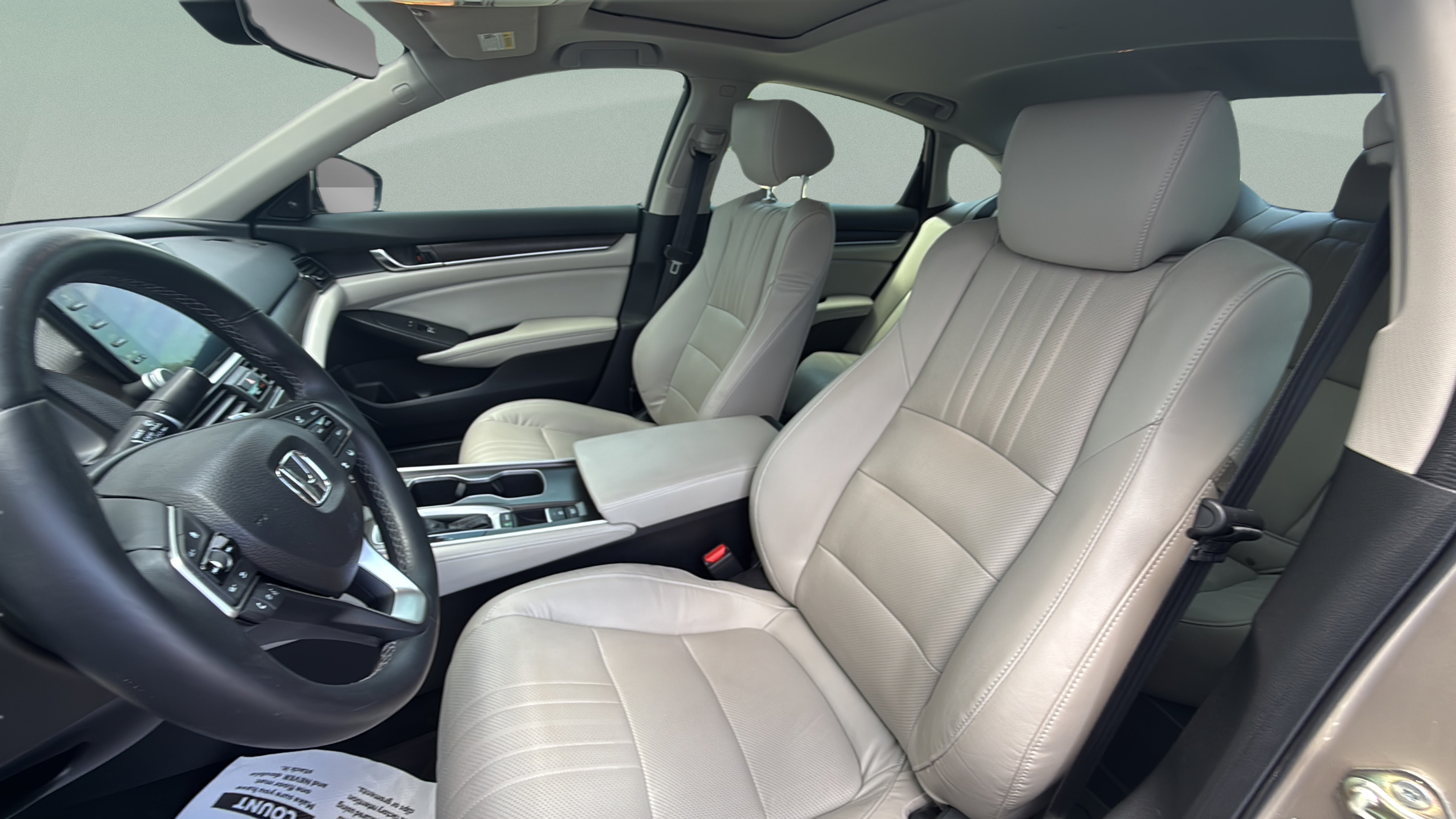 Used 2018 Honda Accord Touring image 10