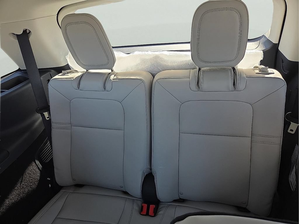 New 2026 Lincoln Aviator 2WD image 9