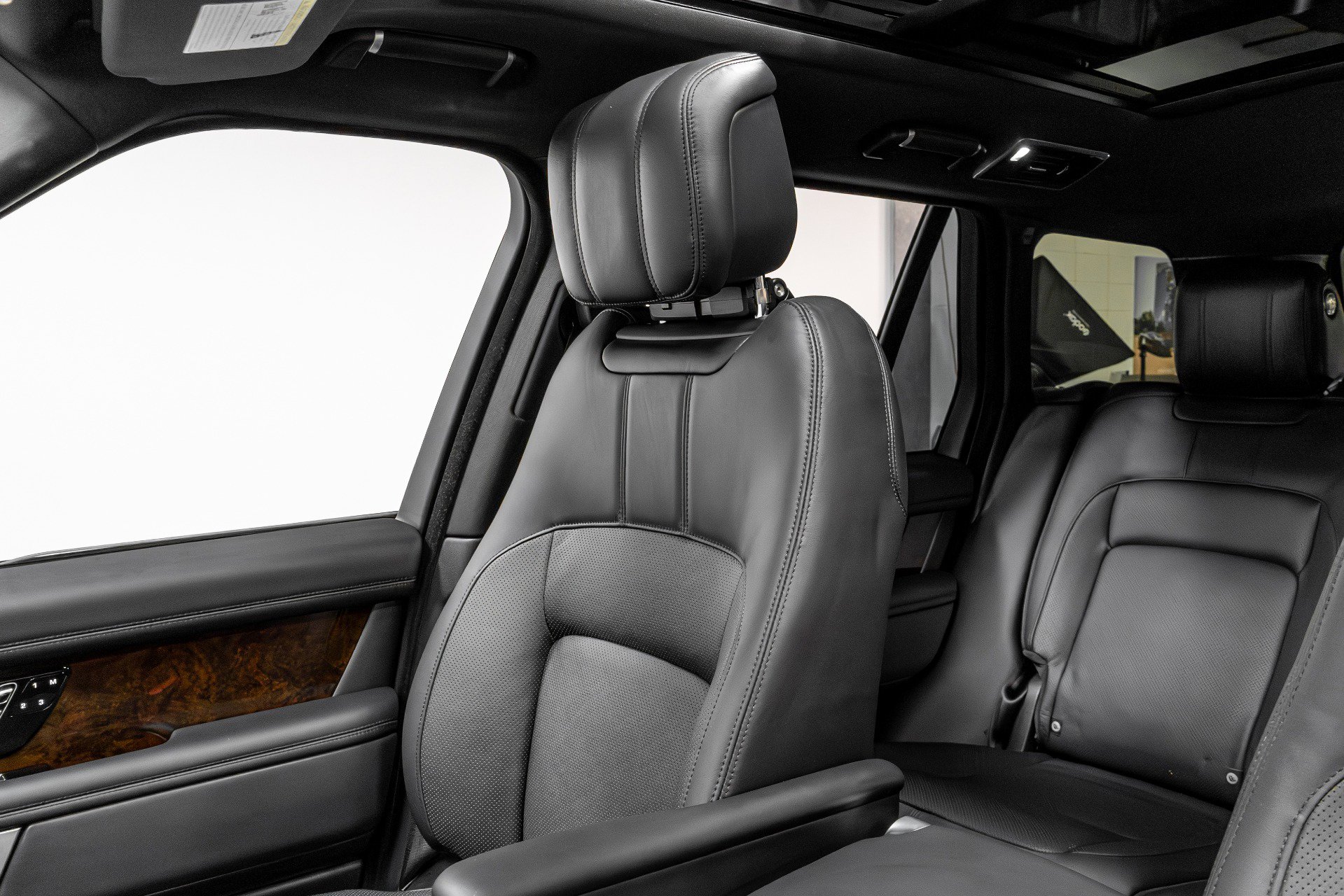 Used 2021 Land Rover Range Rover Westminster Edition image 12