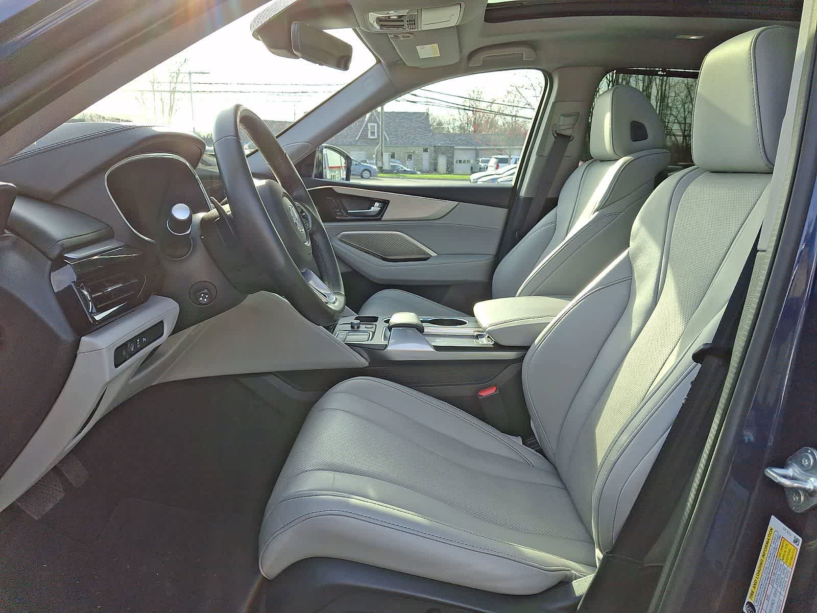 Used 2023 Acura MDX SH-AWD w/ Technology Package image 16