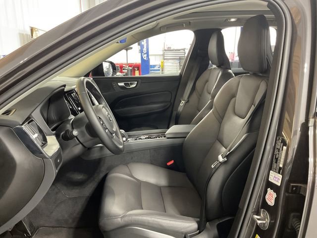 Used 2025 Volvo XC60 B5 Plus AWD/4WD image 7