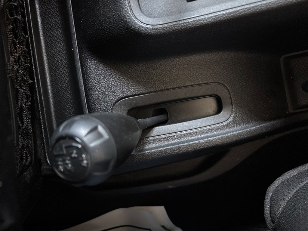 Used 2015 Jeep Wrangler Sport image 27