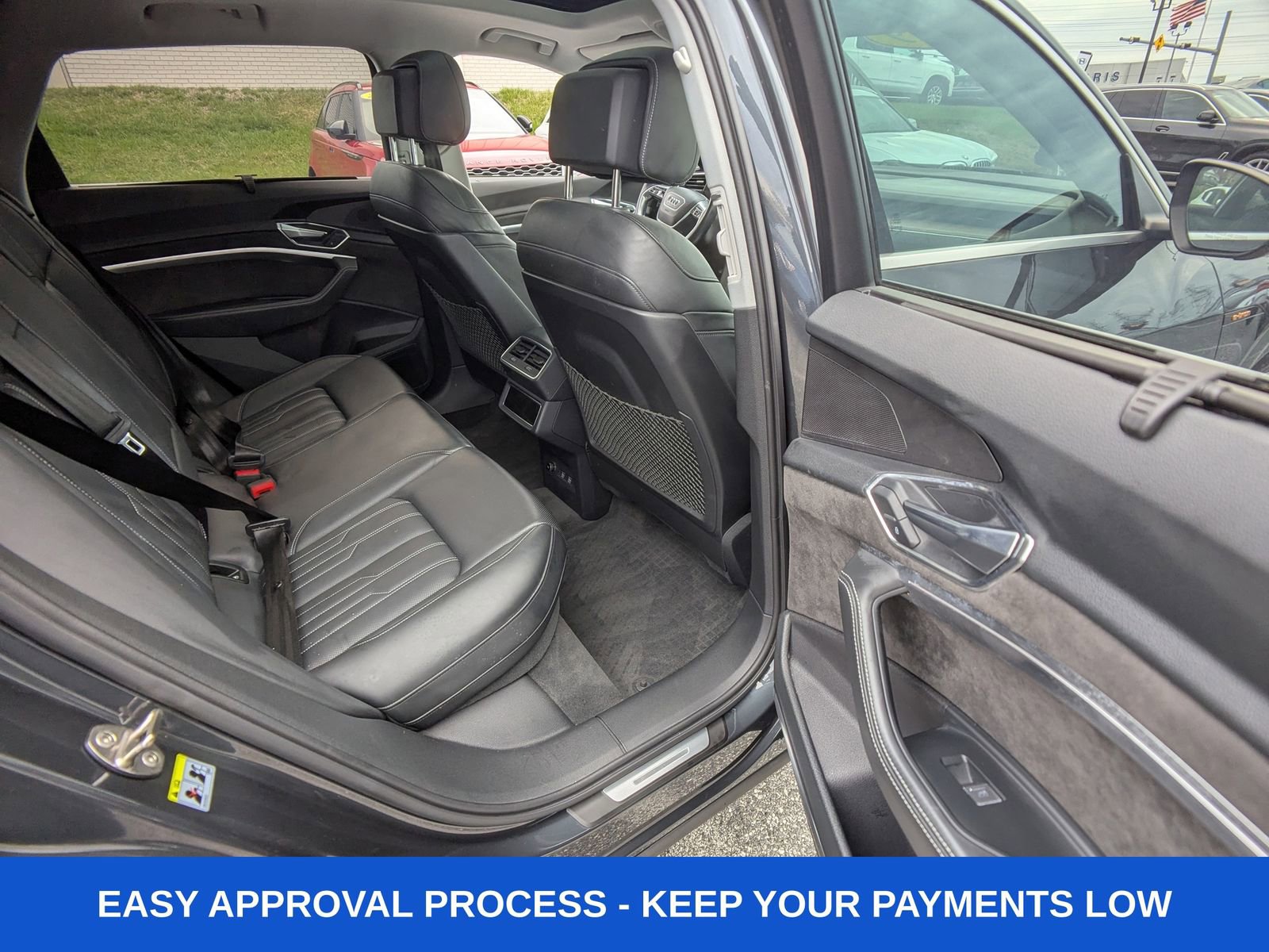 Used 2019 Audi e-tron Prestige w/ Prestige Package image 17