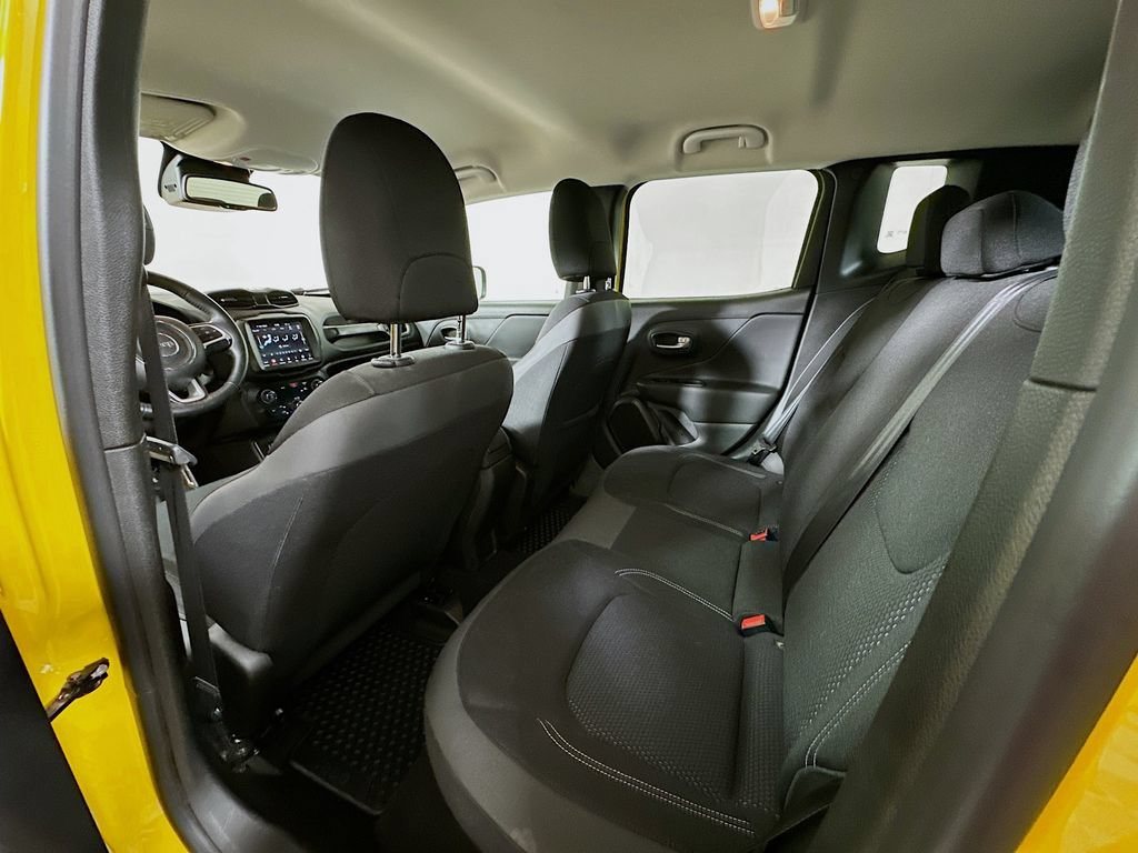 Used 2023 Jeep Renegade Latitude w/ Premium Group AWD/4WD image 4