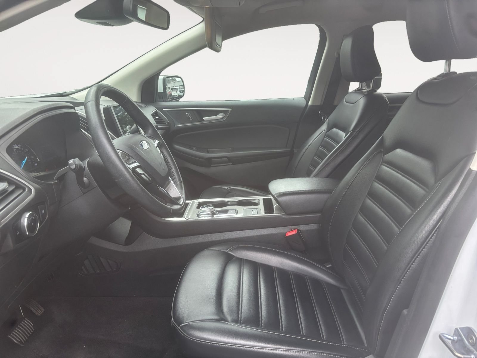 Used 2024 Ford Edge SEL AWD/4WD image 9