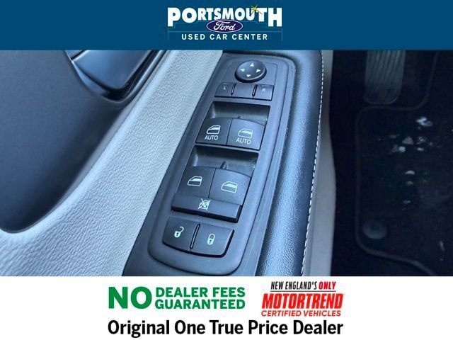 Used 2024 Chrysler Pacifica Touring-L image 26