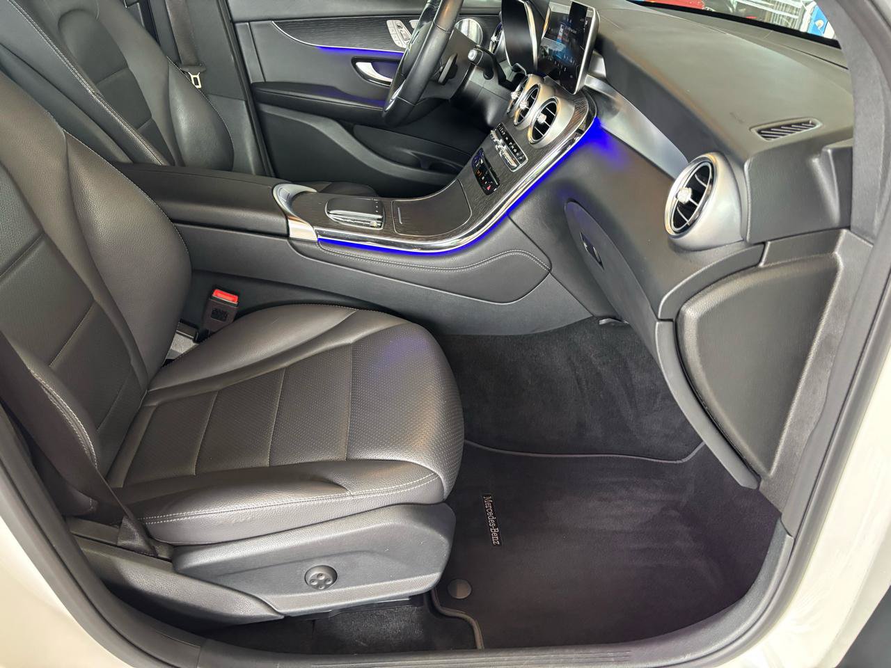 Used 2021 Mercedes-Benz GLC 300 w/ Premium Package image 23