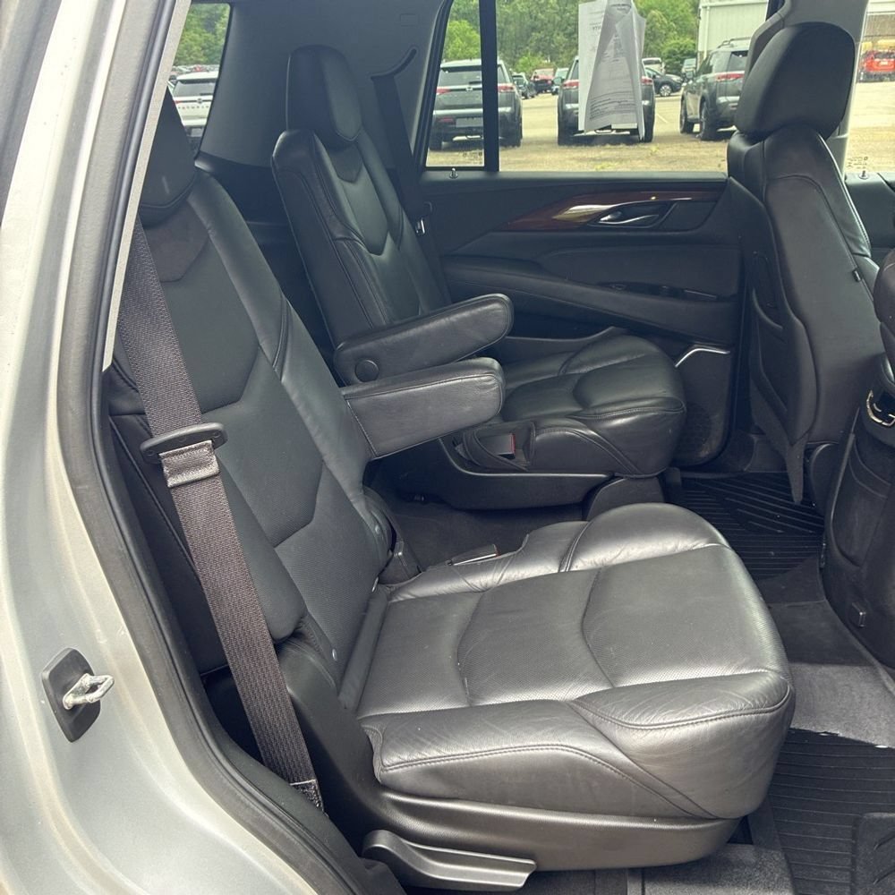 Used 2020 Cadillac Escalade Luxury w/ LPO, Radiant Package AWD/4WD image 13