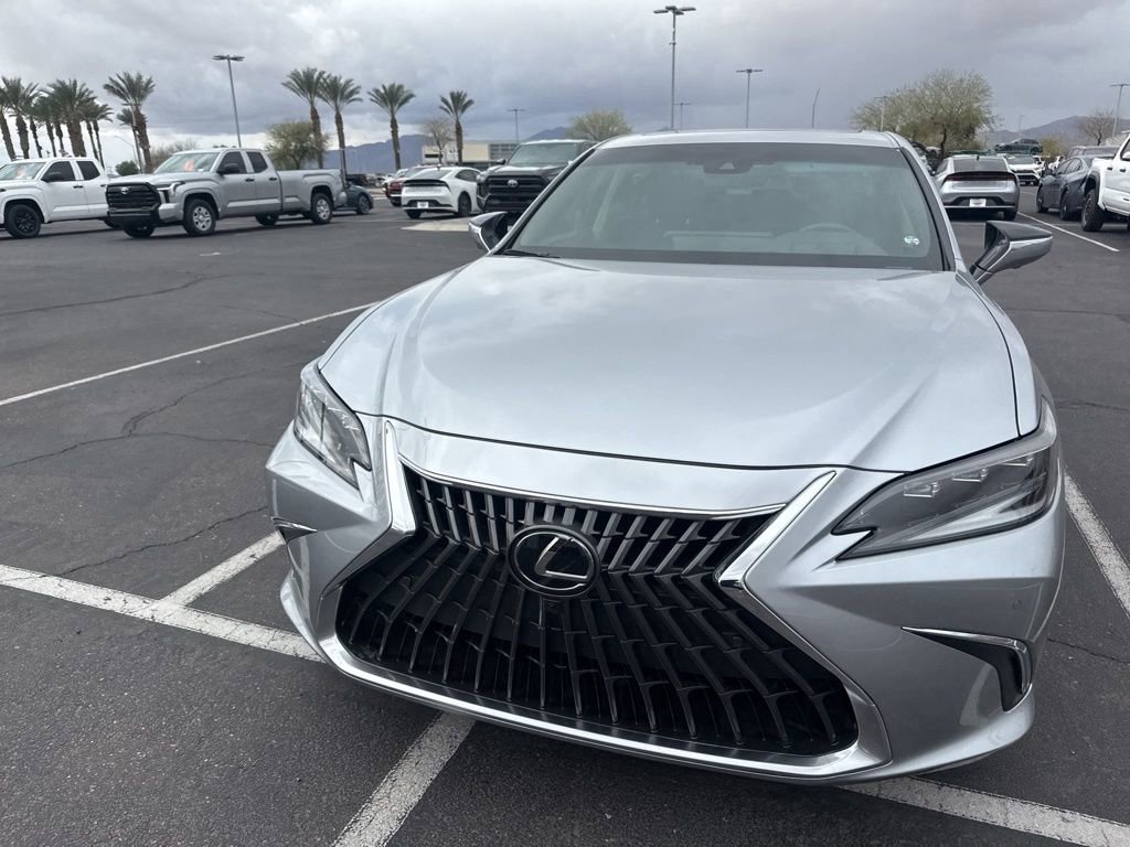 Used 2024 Lexus ES 300h w/ Accessory Package (Z1) image 2