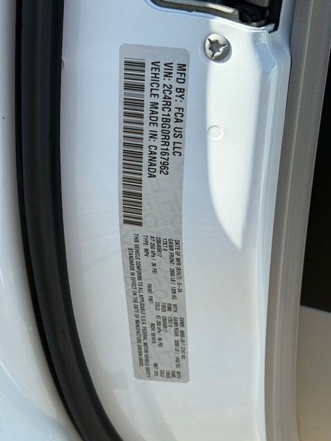 Used 2024 Chrysler Pacifica Touring-L image 31