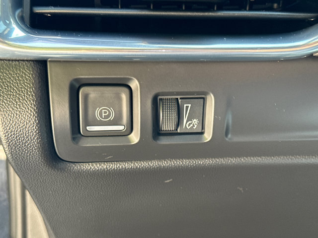 Used 2023 Cadillac XT4 Luxury w/ Cold Weather Package AWD/4WD image 29