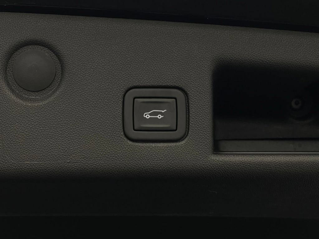 Used 2024 Chevrolet Equinox LT w/ LPO, Floor Liner Package FWD image 10