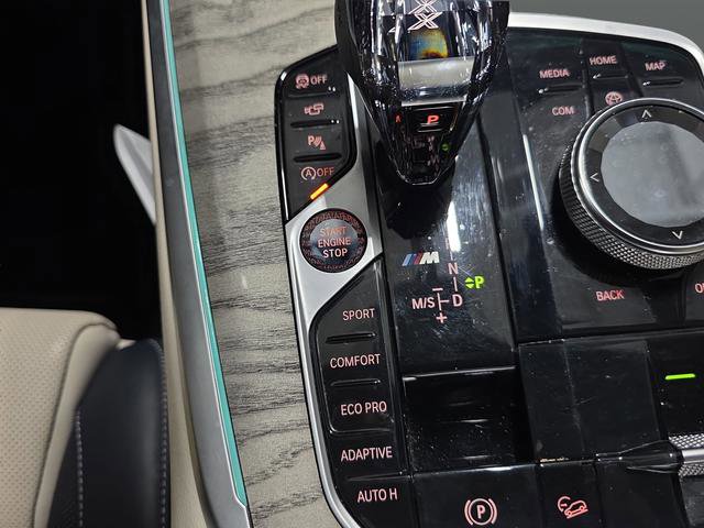 Used 2021 BMW X7 M50i w/ Dynamic Handling Package image 29